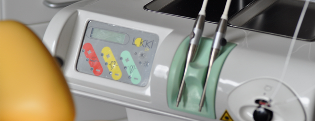 Commandes et instruments du fauteuil de soins